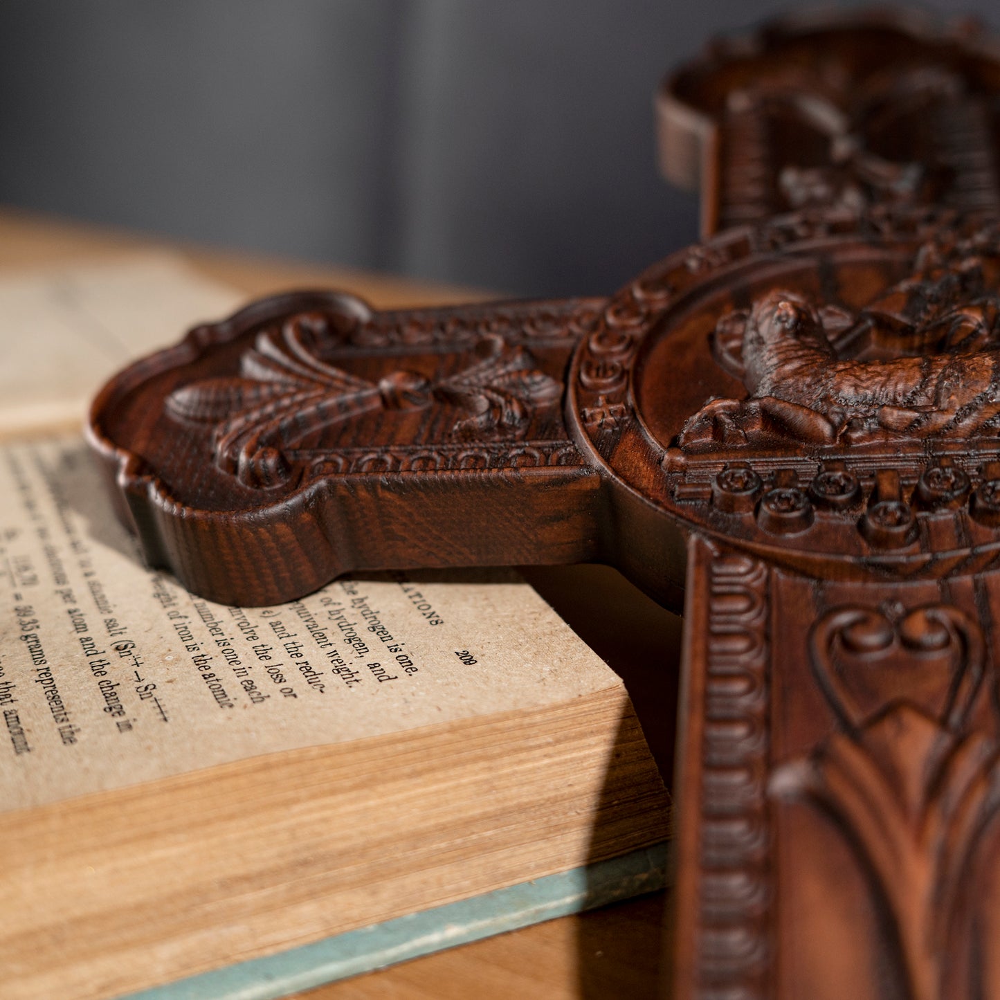 Lamb of God Wood Carving Cross Wall Decor,Paschal lamb,wooden wall decoration,carved tabletop