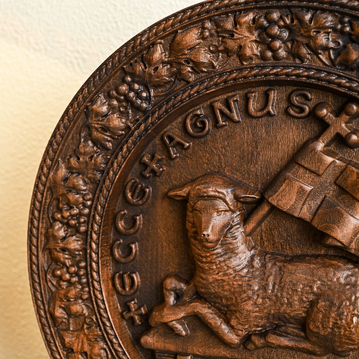 Round Wood Carving,Passover Lamb Round wood carving,home decoration tabletop arrangement