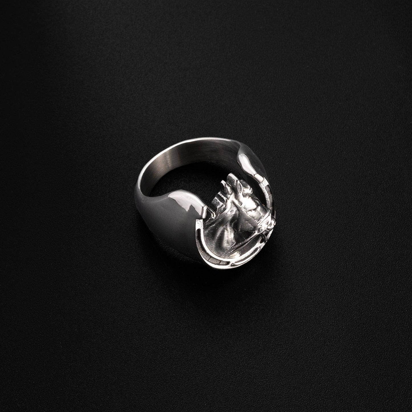 Horse Head Ring with Lucky Horseshoe Design